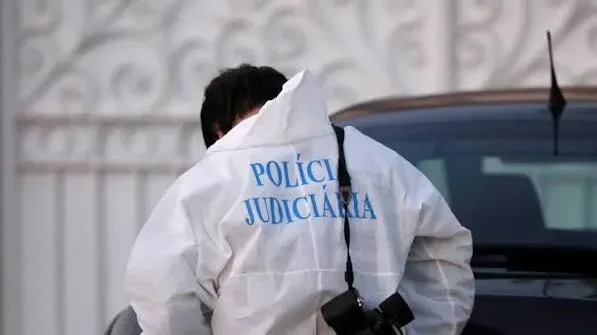Morte de casal de empresários em Lagos: Polícia Judiciária detém caseiro por suspeita de duplo homicídio e ocultação de cadáver